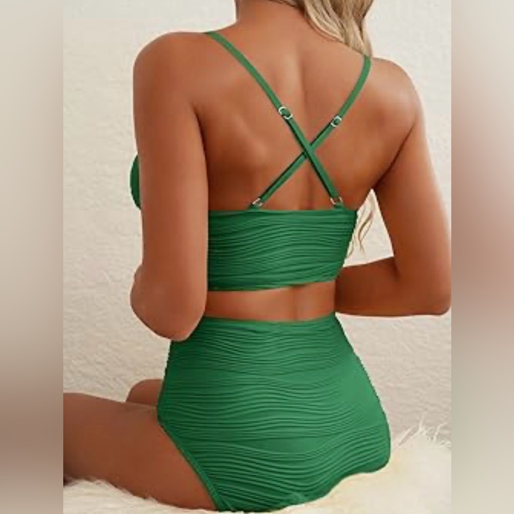 Emerald Green Ruched Bikini Set / Size M - Picture 2 of 2